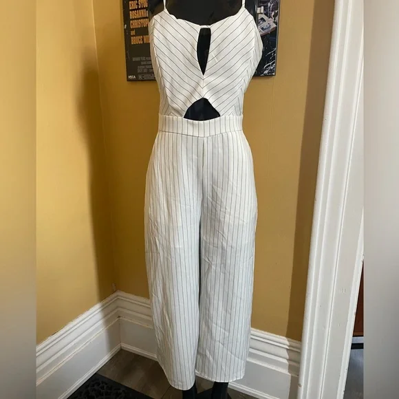 Women’s Pin Stripe Pantsuit ( Large ) - Picture 5 of 5